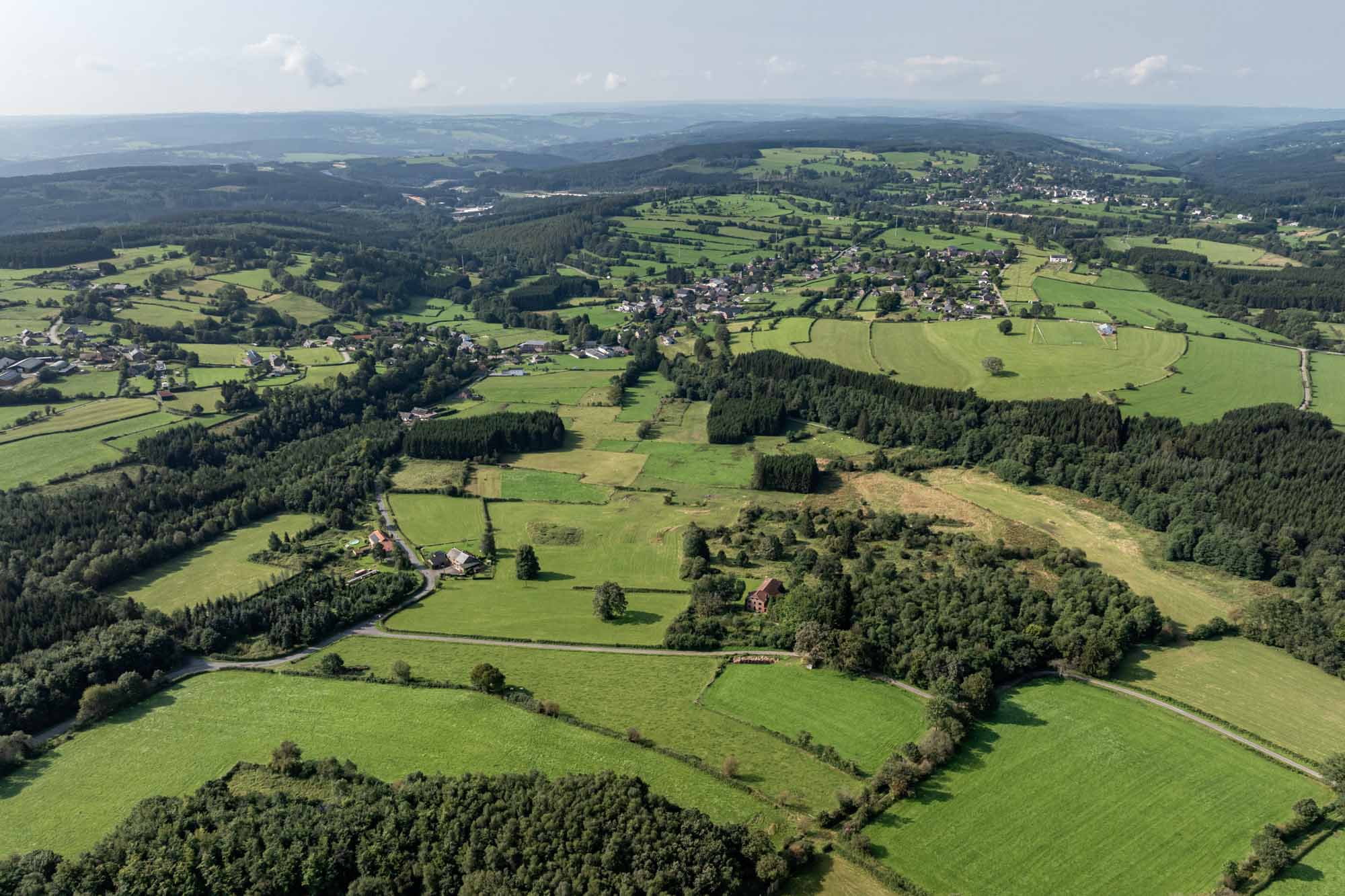 Vue aérienne du village de Ster depuis Hockai